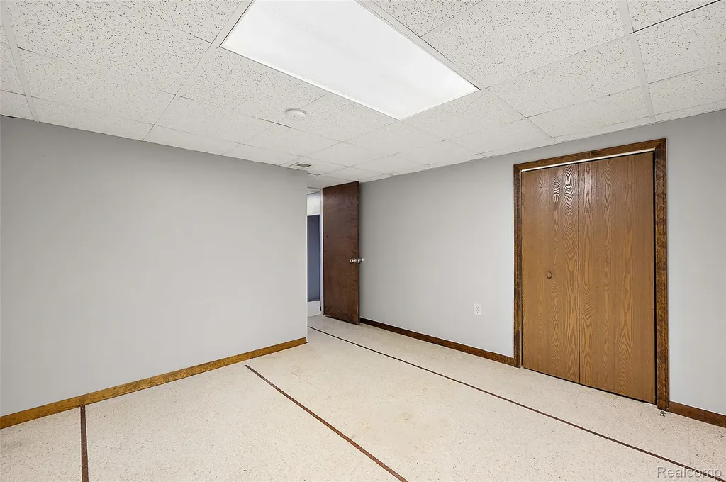 15 Pleasant Lake Drive Waterford Charter Township MI 48327