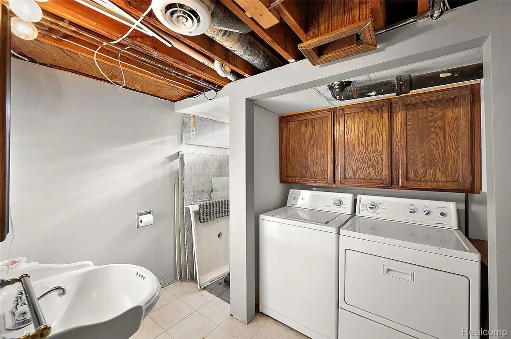 15 Pleasant Lake Drive Waterford Charter Township MI 48327