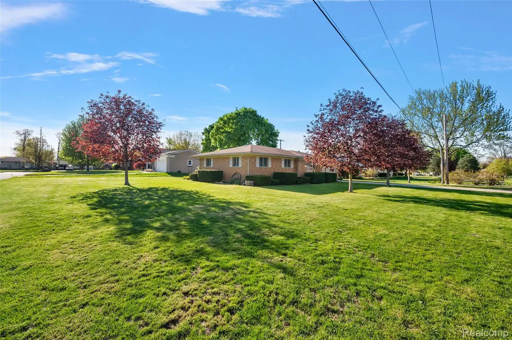 15 Pleasant Lake Drive Waterford Charter Township MI 48327