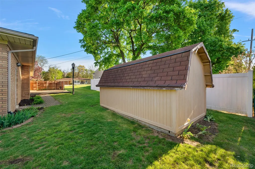 15 Pleasant Lake Drive Waterford Charter Township MI 48327