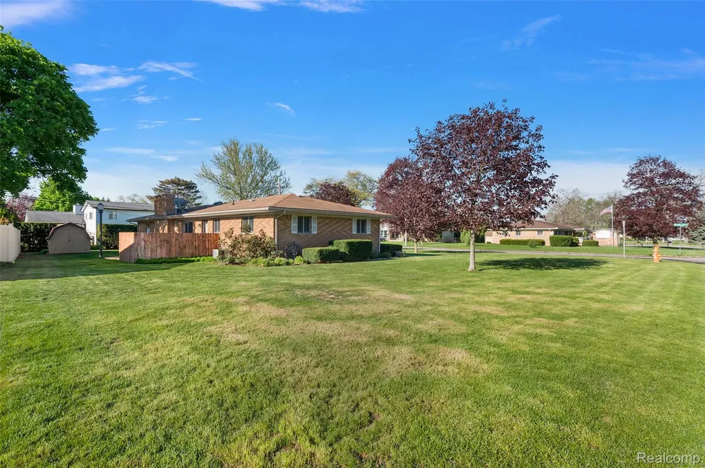 15 Pleasant Lake Drive Waterford Charter Township MI 48327