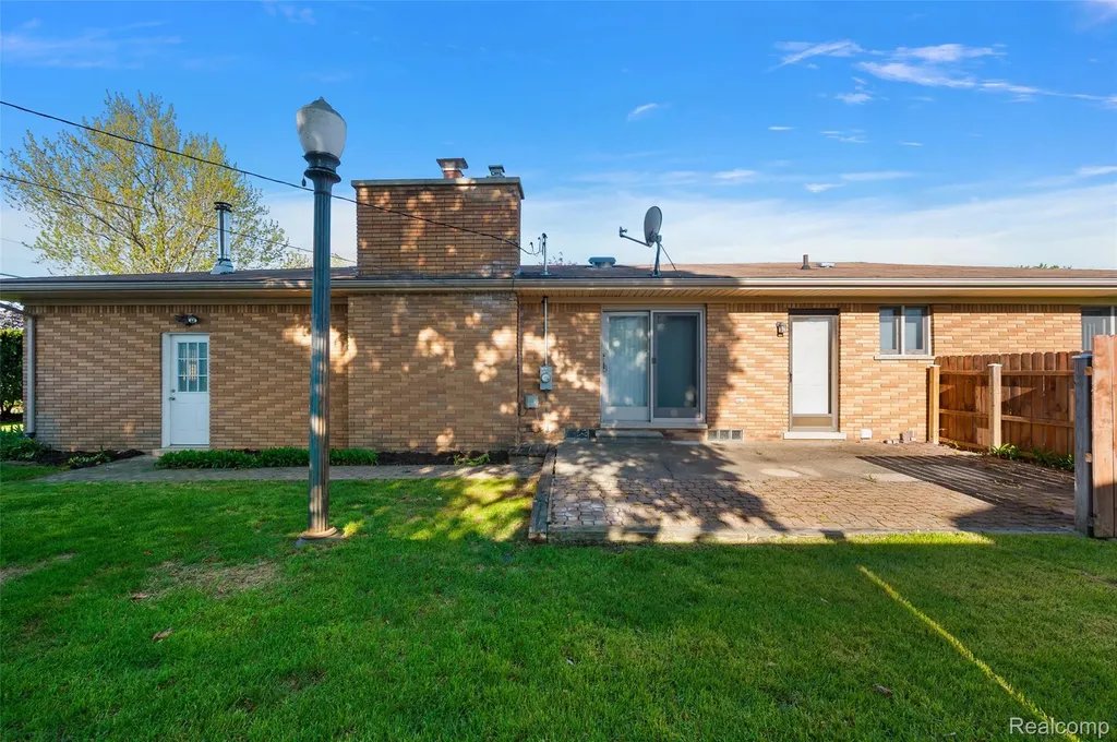 15 Pleasant Lake Drive Waterford Charter Township MI 48327