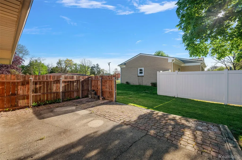 15 Pleasant Lake Drive Waterford Charter Township MI 48327