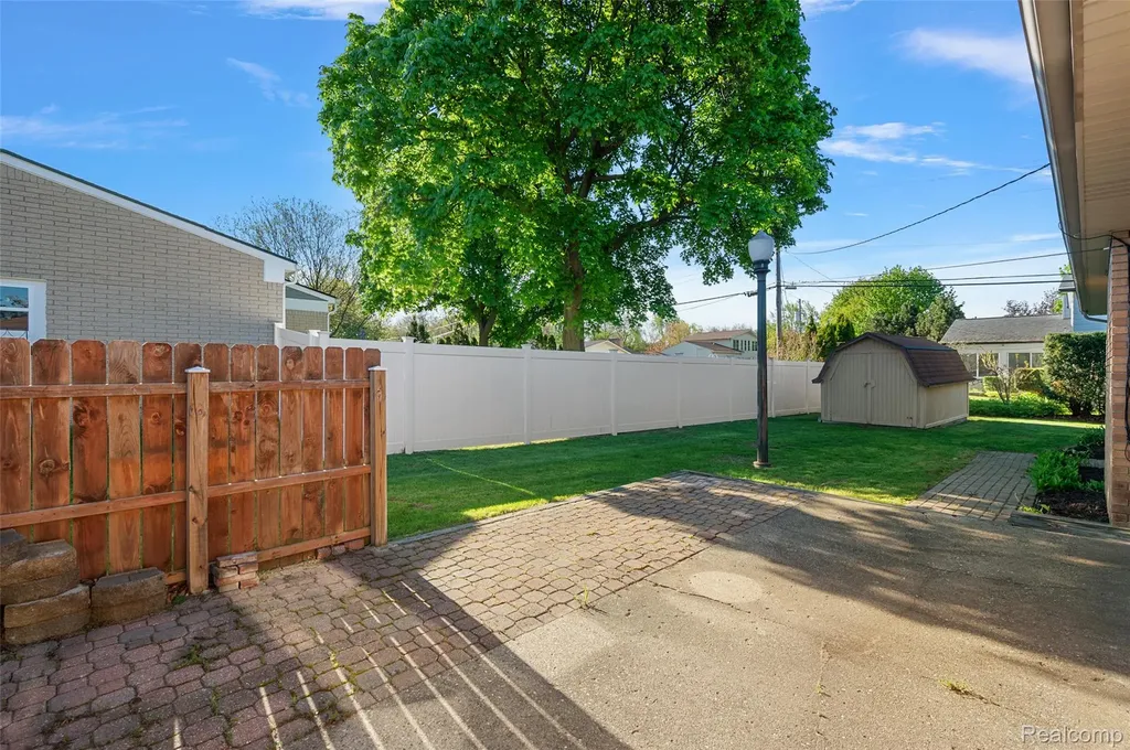 15 Pleasant Lake Drive Waterford Charter Township MI 48327