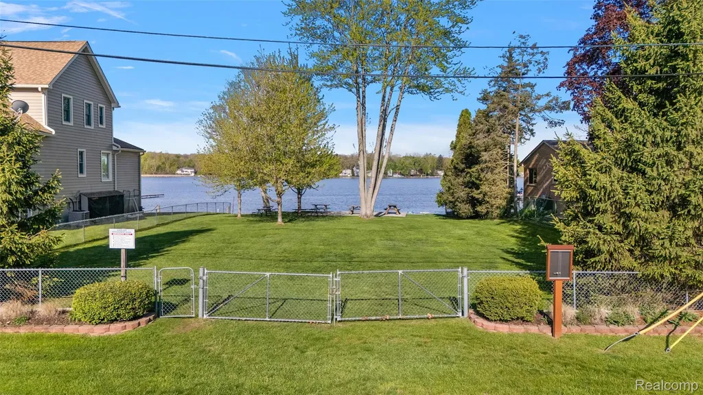 15 Pleasant Lake Drive Waterford Charter Township MI 48327