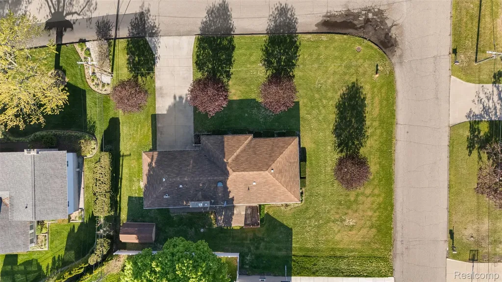 15 Pleasant Lake Drive Waterford Charter Township MI 48327