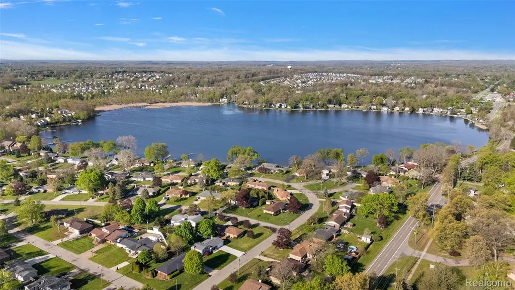 15 Pleasant Lake Drive Waterford Charter Township MI 48327