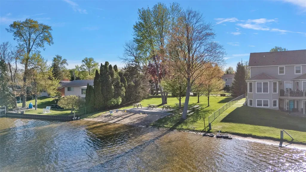 15 Pleasant Lake Drive Waterford Charter Township MI 48327
