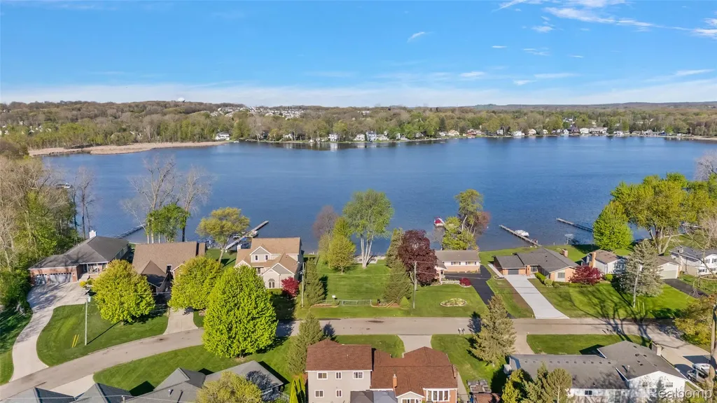 15 Pleasant Lake Drive Waterford Charter Township MI 48327