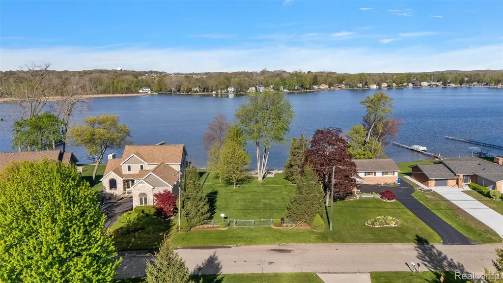 15 Pleasant Lake Drive Waterford Charter Township MI 48327