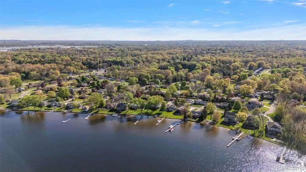15 Pleasant Lake Drive Waterford Charter Township MI 48327