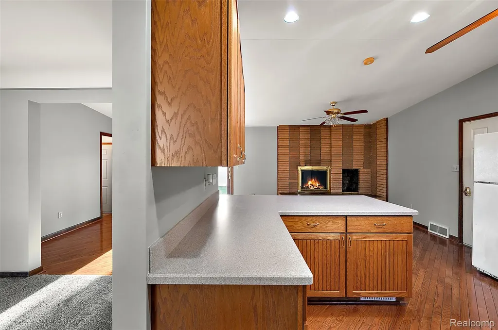 15 Pleasant Lake Drive Waterford Charter Township MI 48327