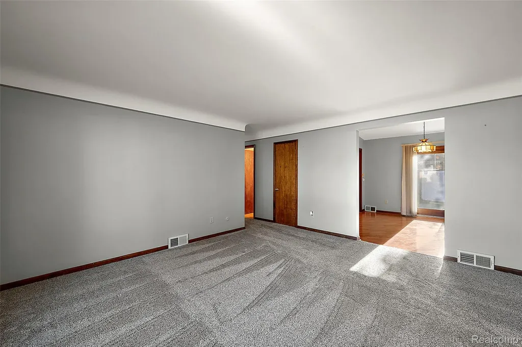 15 Pleasant Lake Drive Waterford Charter Township MI 48327