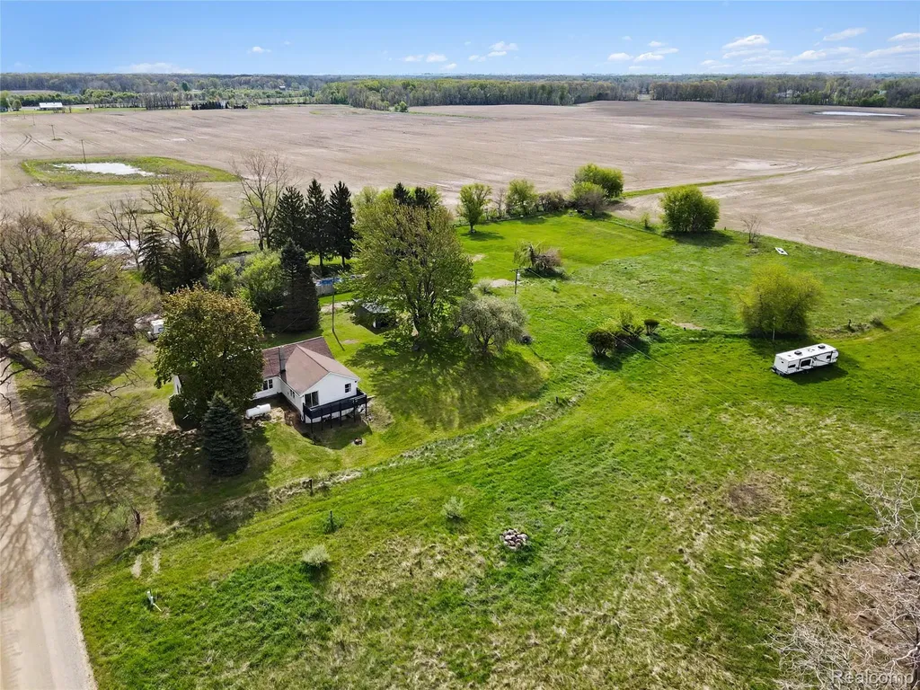 9433 E Lovejoy Road Conway Township MI 48872