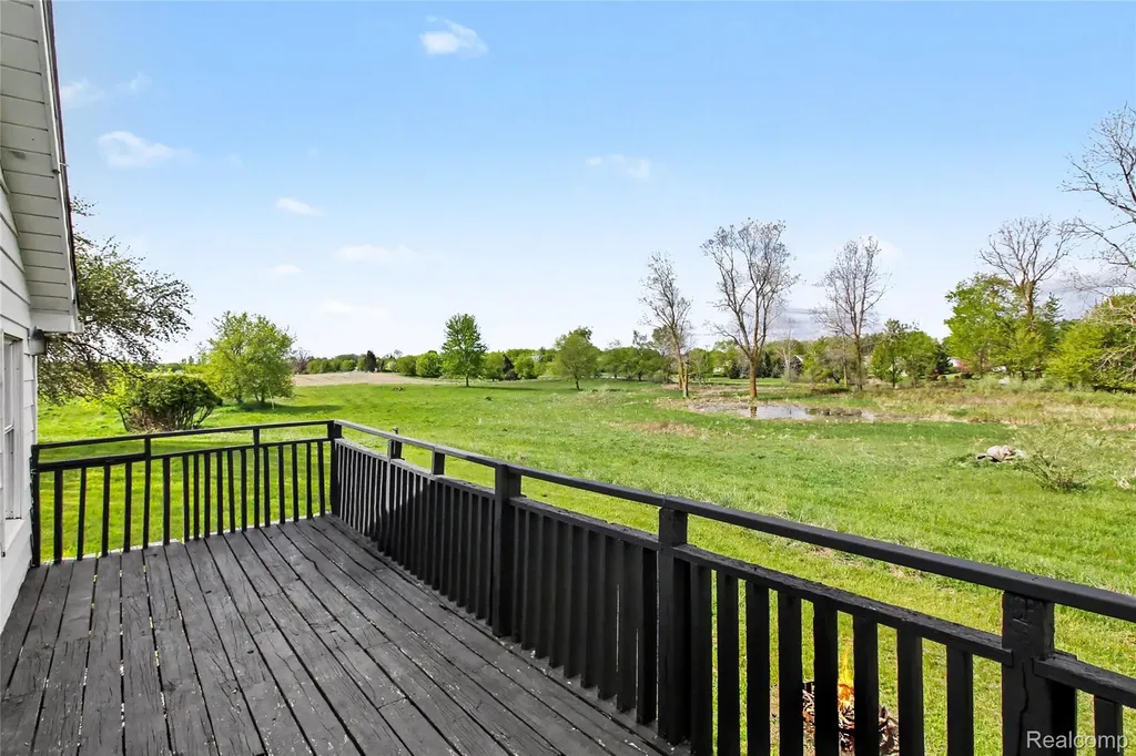 9433 E Lovejoy Road Conway Township MI 48872
