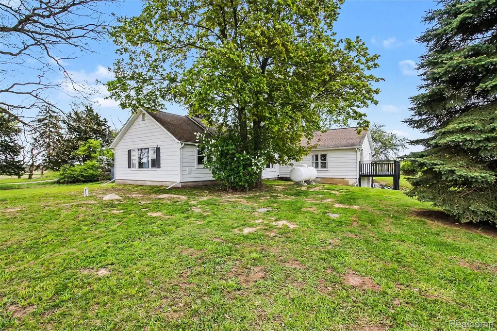 9433 E Lovejoy Road Conway Township MI 48872