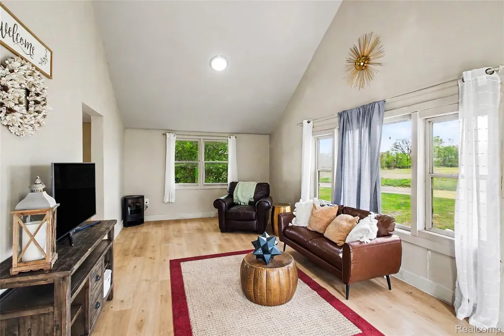 9433 E Lovejoy Road Conway Township MI 48872