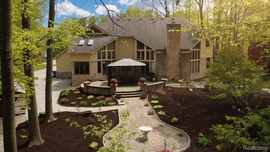 1305 Kings Pointe Road Grand Blanc City MI 48439