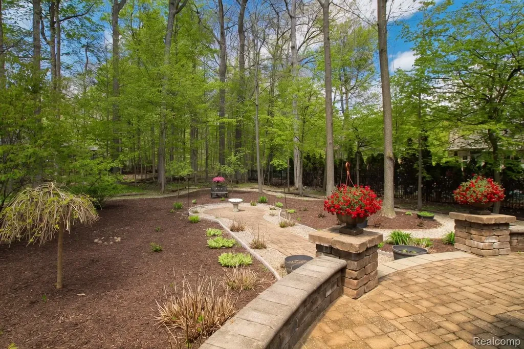1305 Kings Pointe Road Grand Blanc City MI 48439