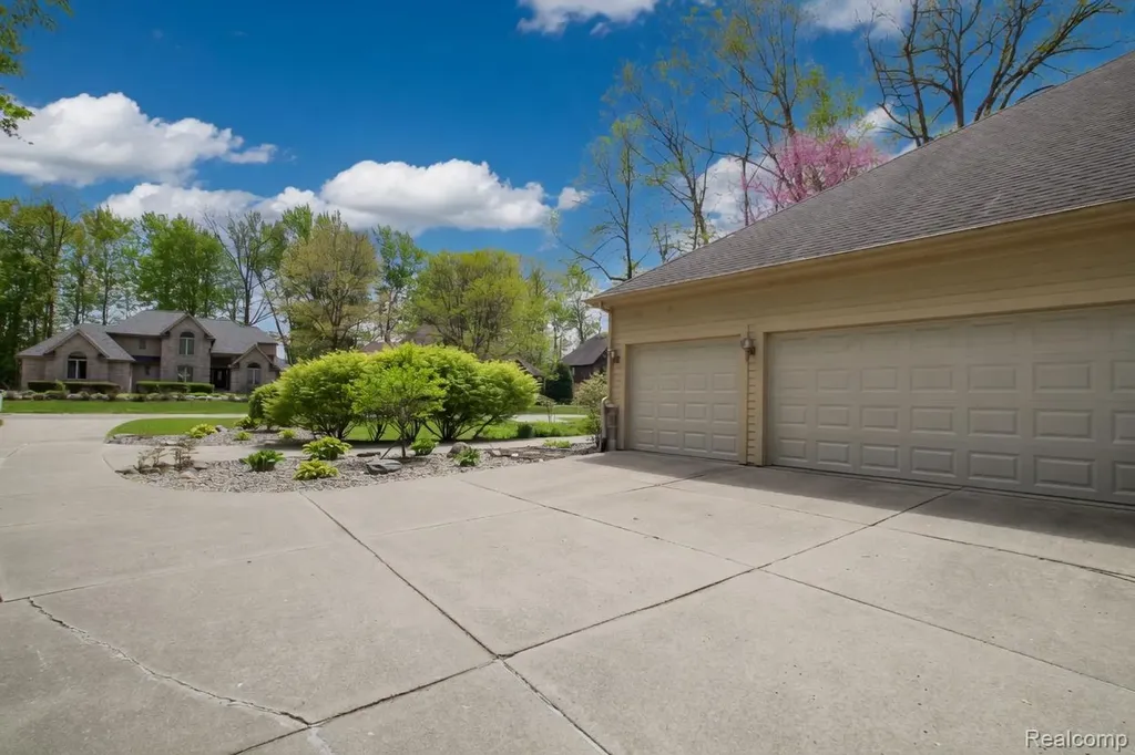 1305 Kings Pointe Road Grand Blanc City MI 48439