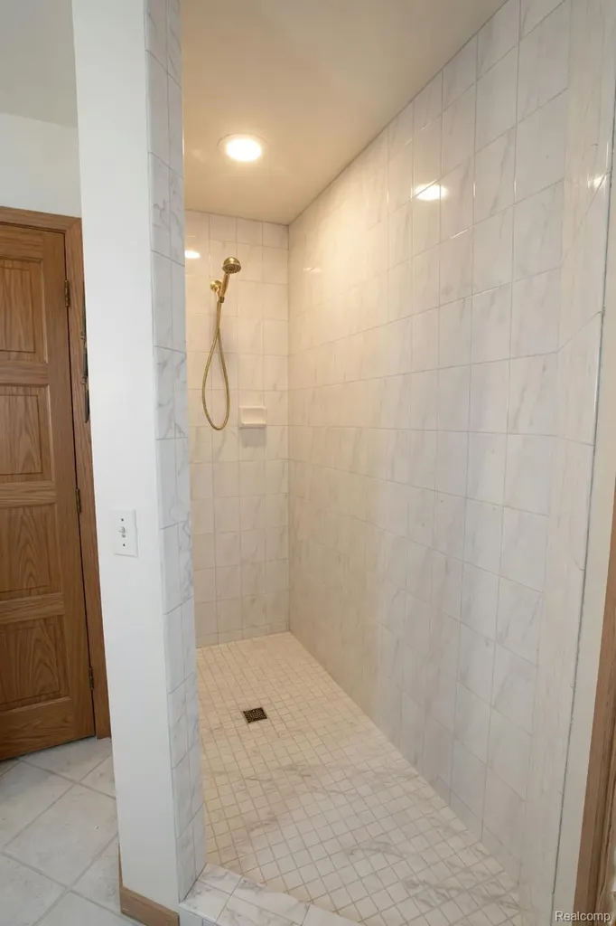 1305 Kings Pointe Road Grand Blanc City MI 48439
