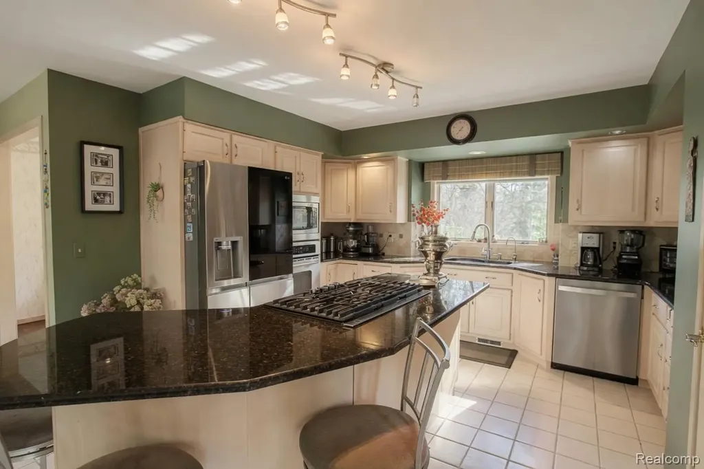 1305 Kings Pointe Road Grand Blanc City MI 48439