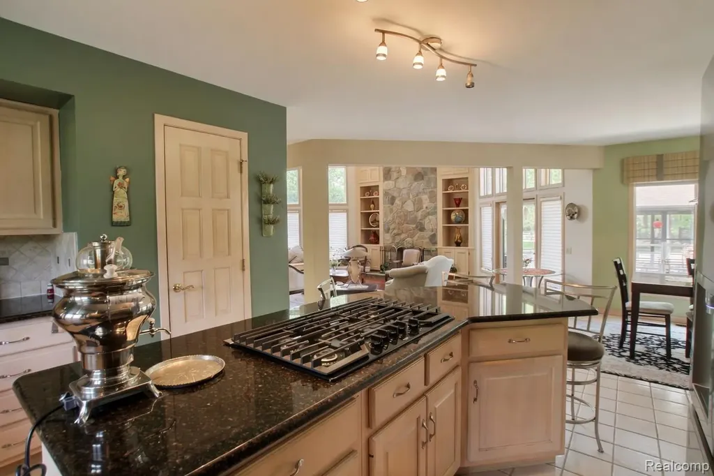1305 Kings Pointe Road Grand Blanc City MI 48439