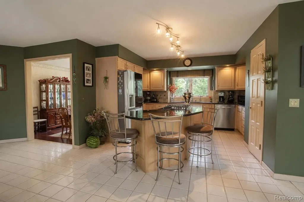 1305 Kings Pointe Road Grand Blanc City MI 48439