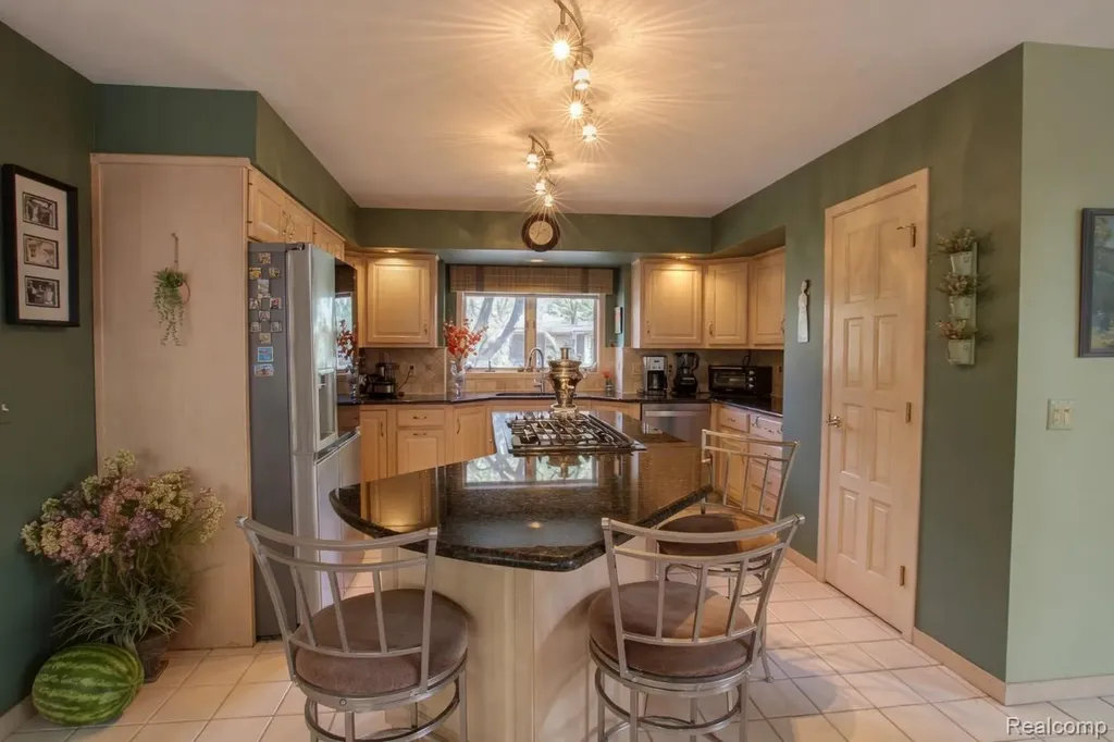 1305 Kings Pointe Road Grand Blanc City MI 48439