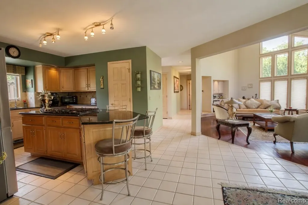 1305 Kings Pointe Road Grand Blanc City MI 48439