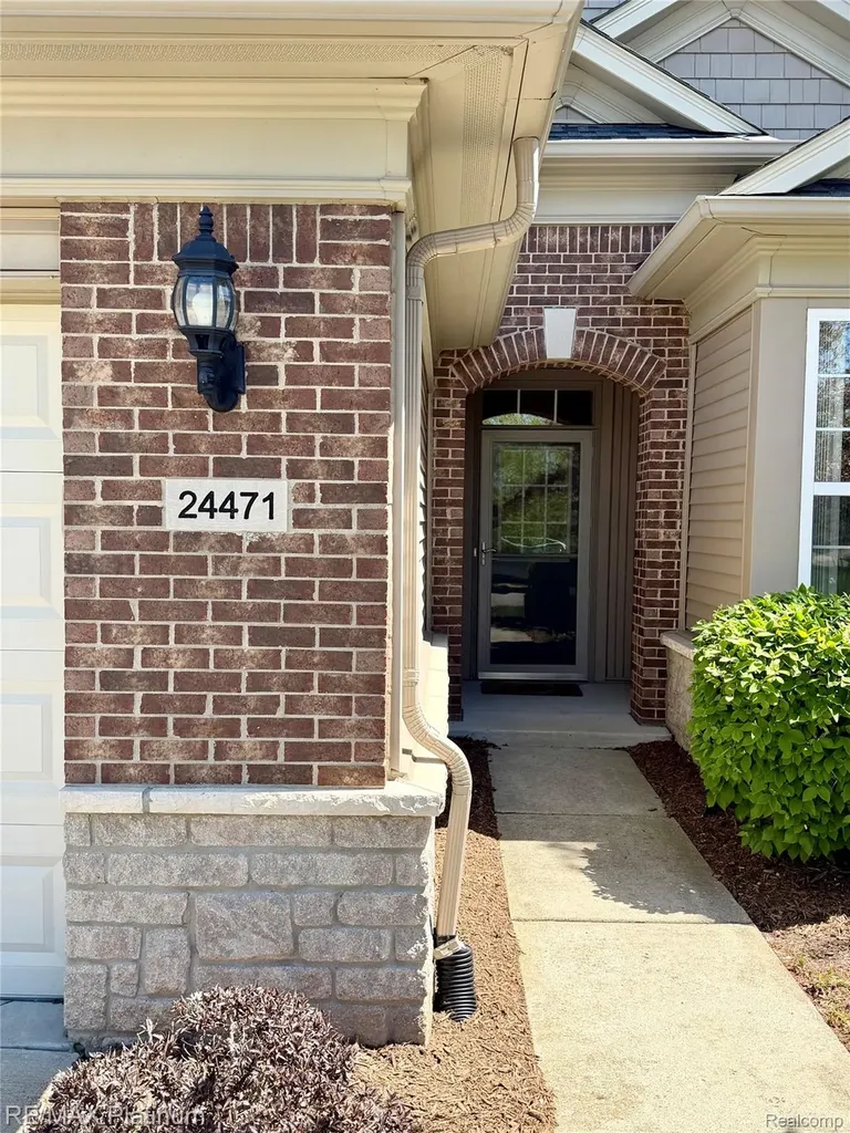 24471 Sand Lake Lane Brownstown Charter Township MI 48134