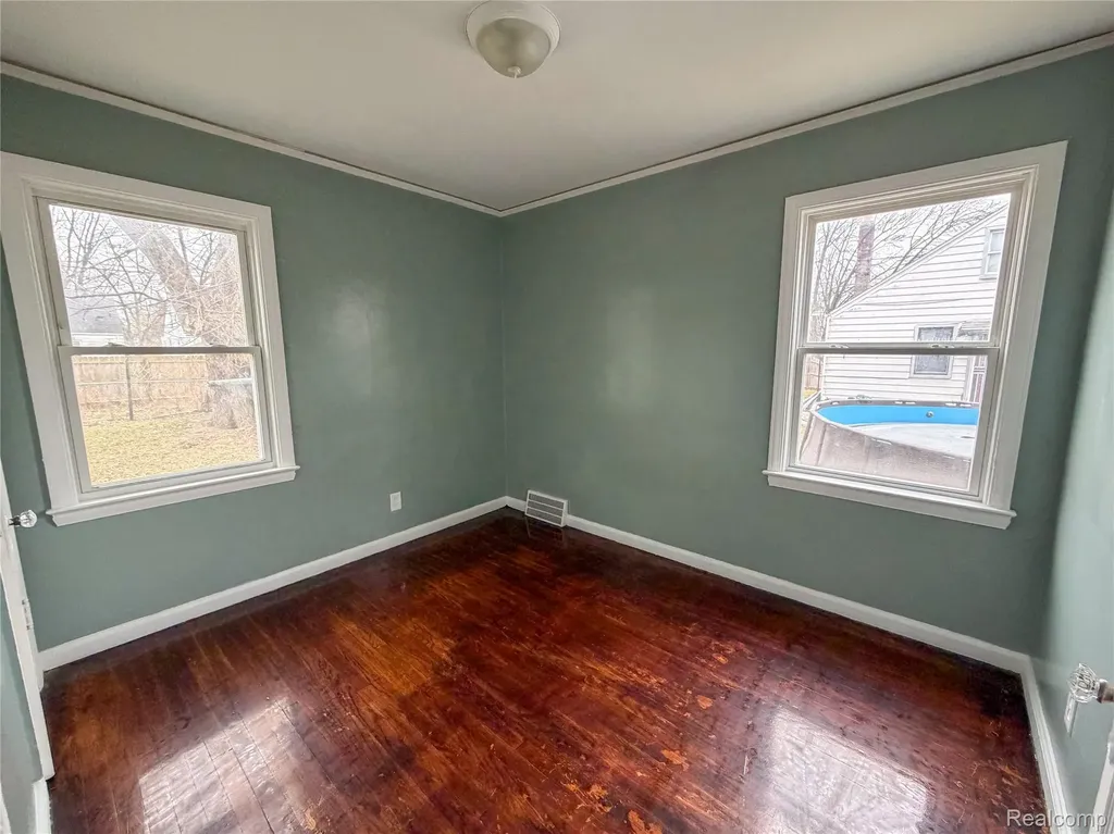 15456 Saratoga Street Detroit City MI 48205
