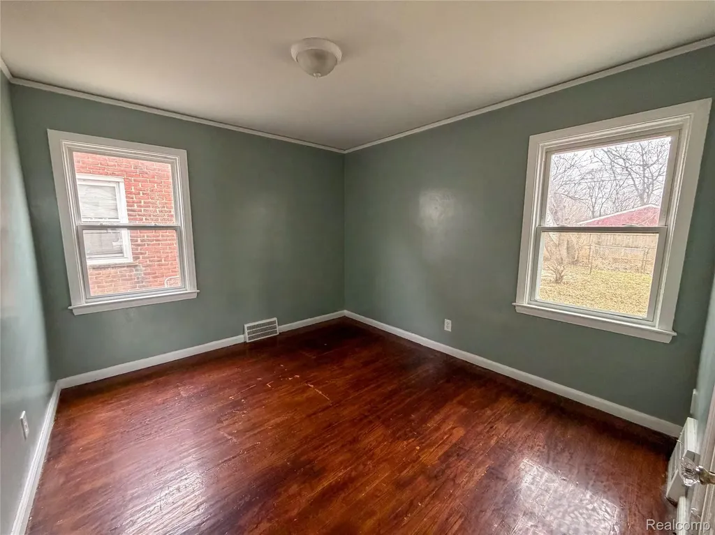 15456 Saratoga Street Detroit City MI 48205