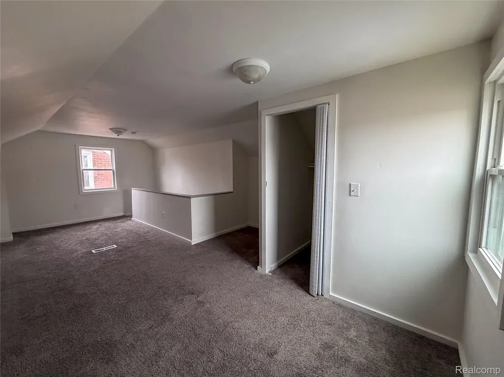 15456 Saratoga Street Detroit City MI 48205