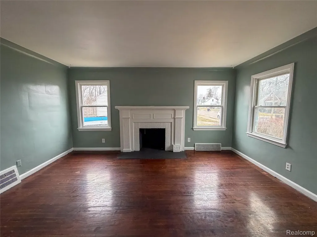 15456 Saratoga Street Detroit City MI 48205
