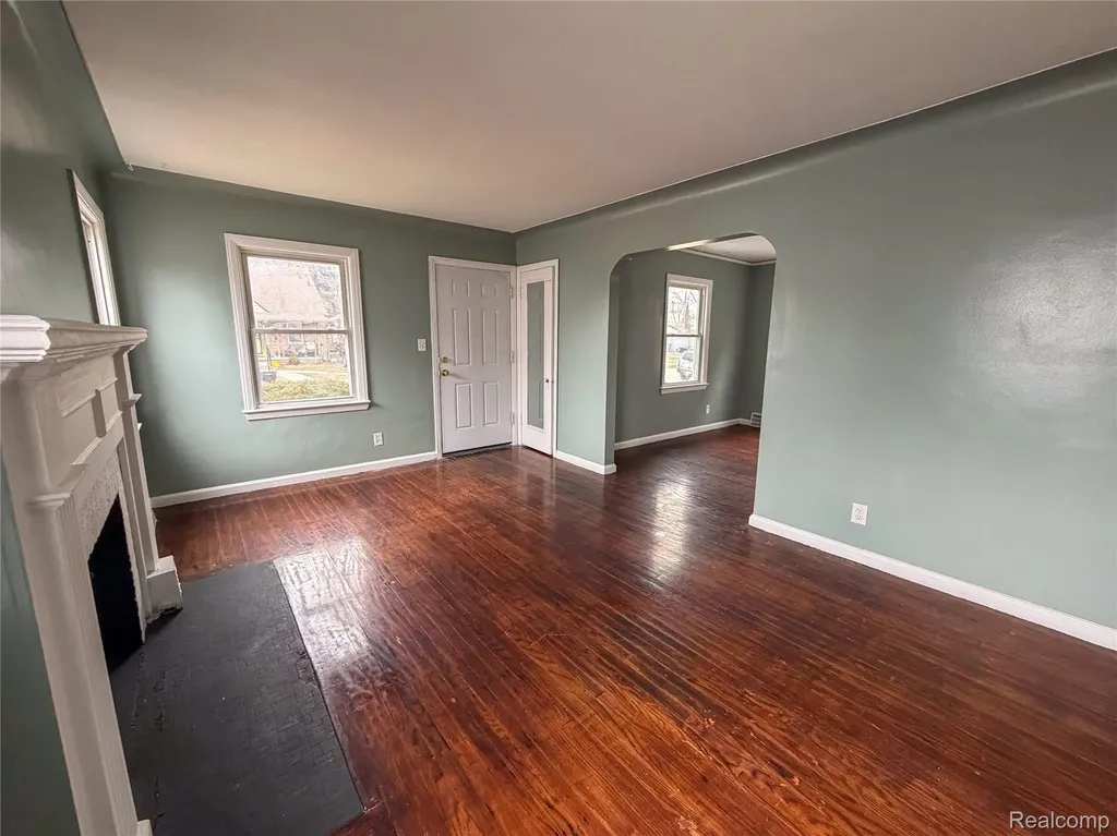 15456 Saratoga Street Detroit City MI 48205