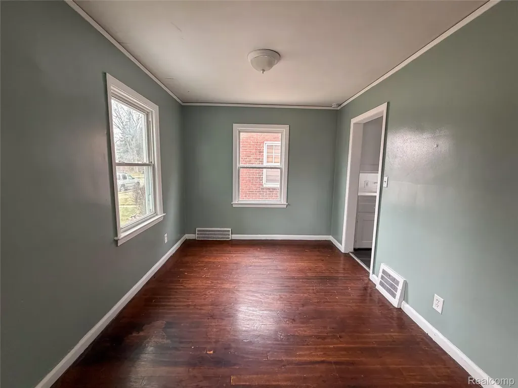 15456 Saratoga Street Detroit City MI 48205