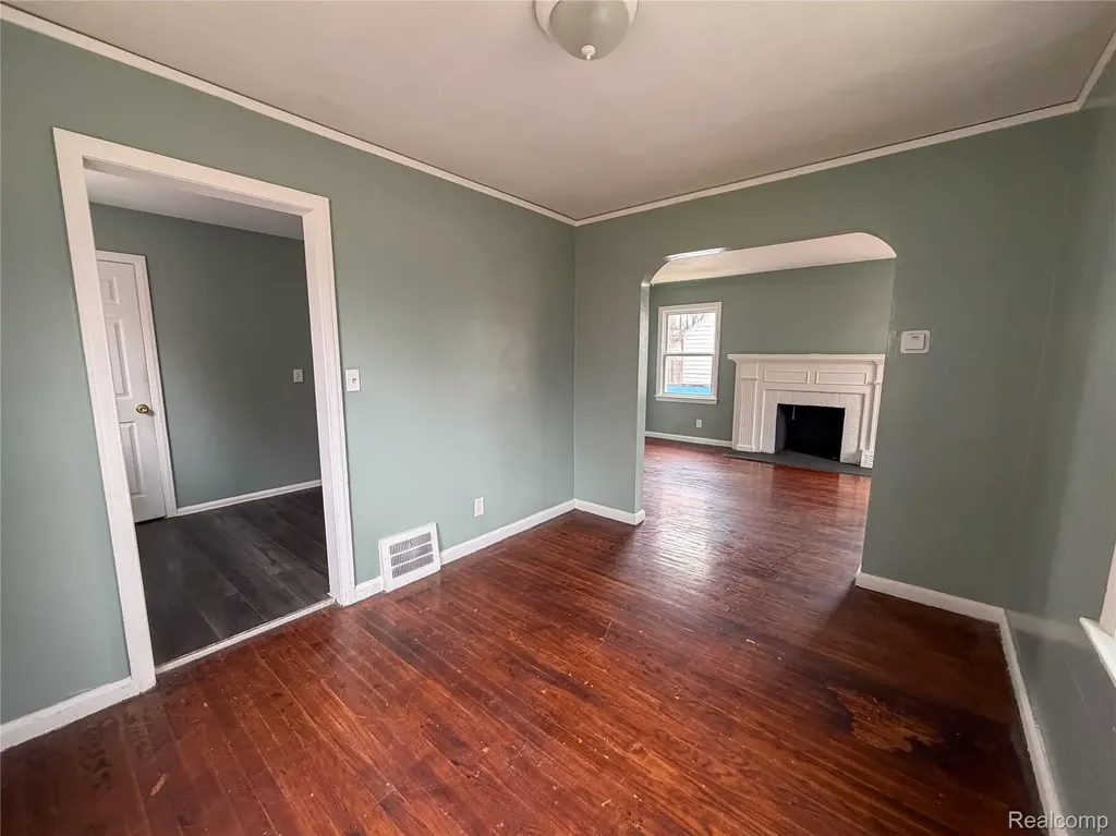 15456 Saratoga Street Detroit City MI 48205