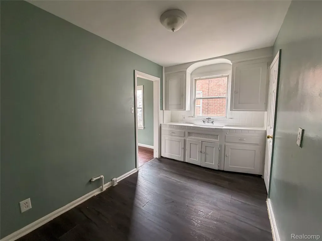 15456 Saratoga Street Detroit City MI 48205