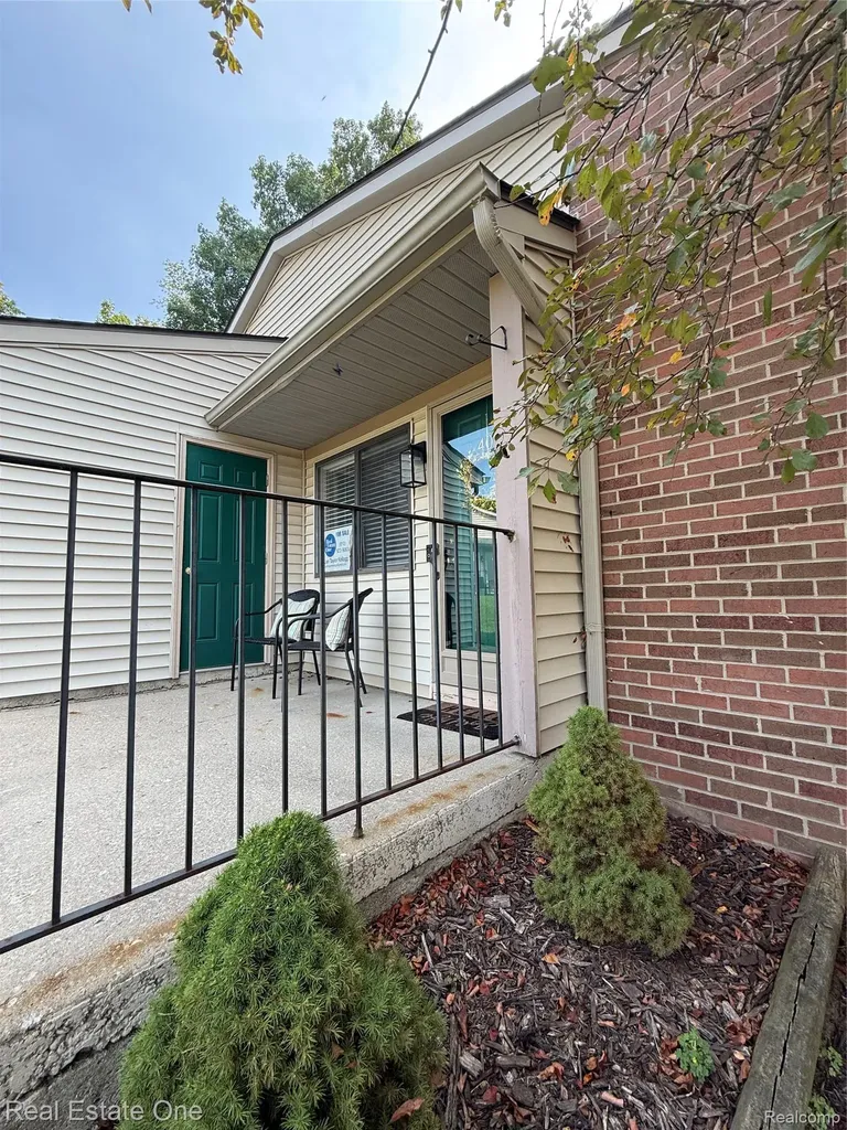 403 Water Tower Circle Brighton City MI 48116