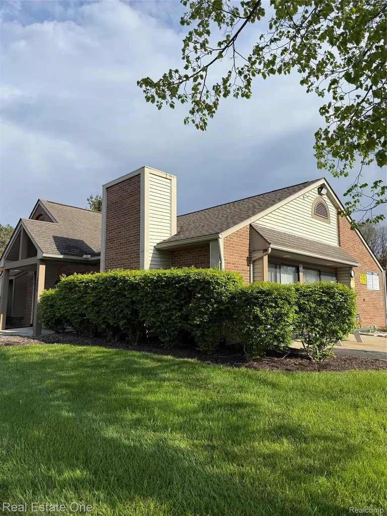 403 Water Tower Circle Brighton City MI 48116