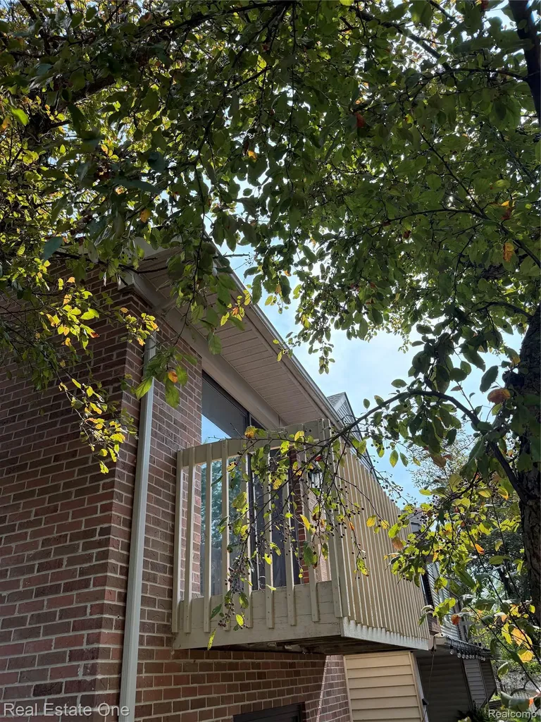 403 Water Tower Circle Brighton City MI 48116