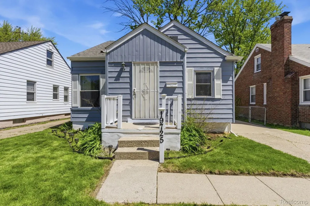 19725 Kingsville Street Harper Woods City MI 48225