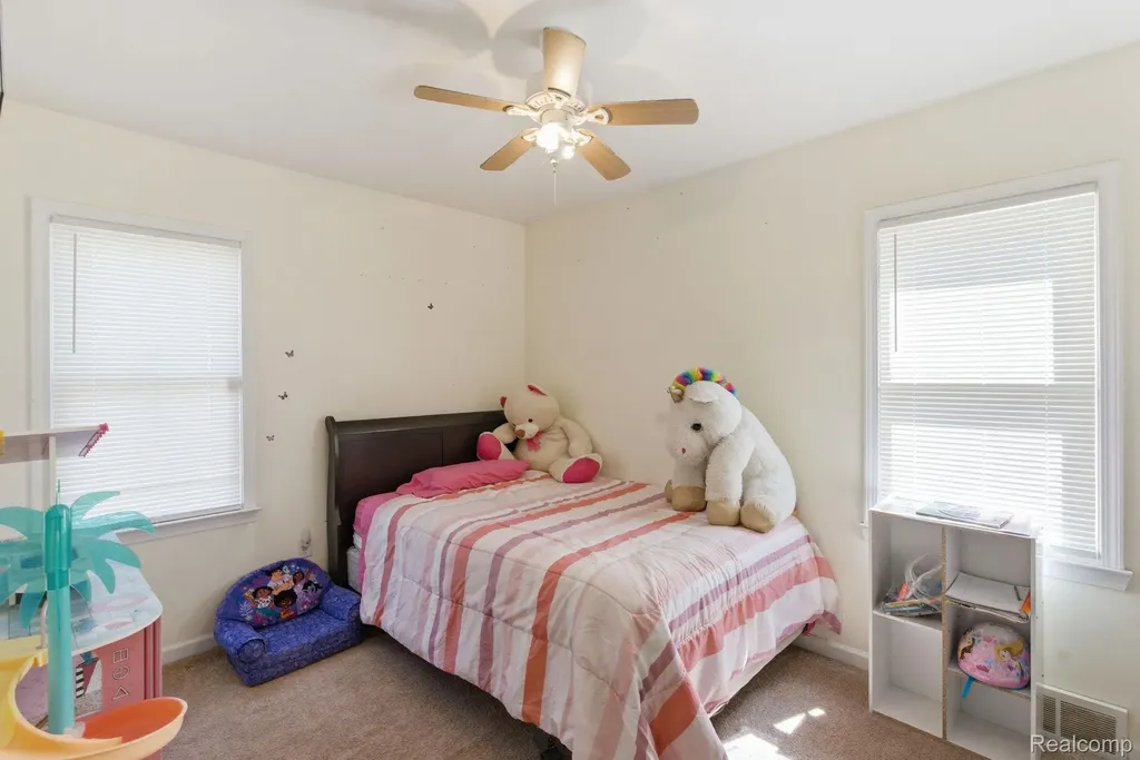19725 Kingsville Street Harper Woods City MI 48225