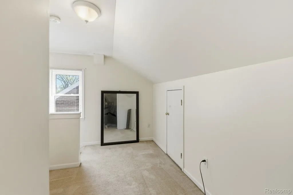 19725 Kingsville Street Harper Woods City MI 48225