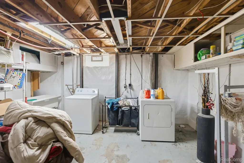 19725 Kingsville Street Harper Woods City MI 48225