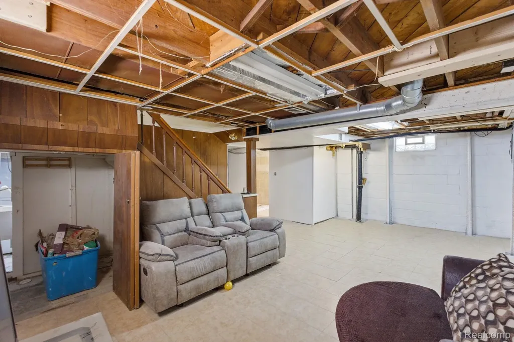 19725 Kingsville Street Harper Woods City MI 48225