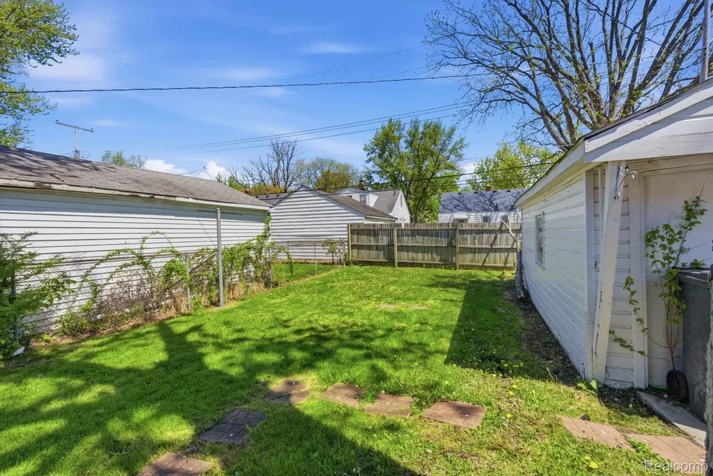 19725 Kingsville Street Harper Woods City MI 48225