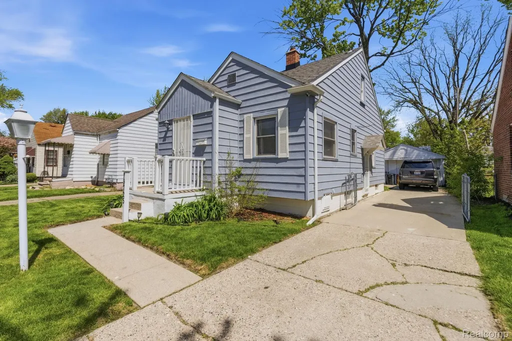 19725 Kingsville Street Harper Woods City MI 48225