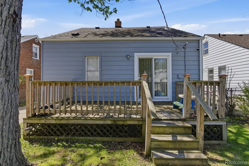 19725 Kingsville Street Harper Woods City MI 48225